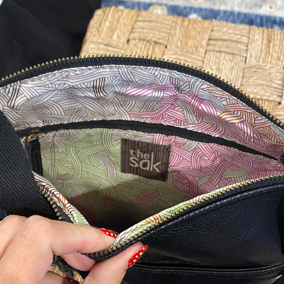 The Sak iris pebbled black Leather crossbody purse Bag - Picture 7 of 7